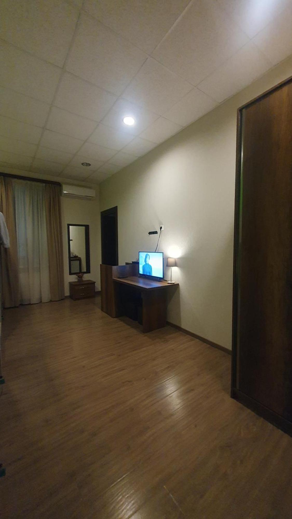 Hostel Your Home Tbilisi Buitenkant foto